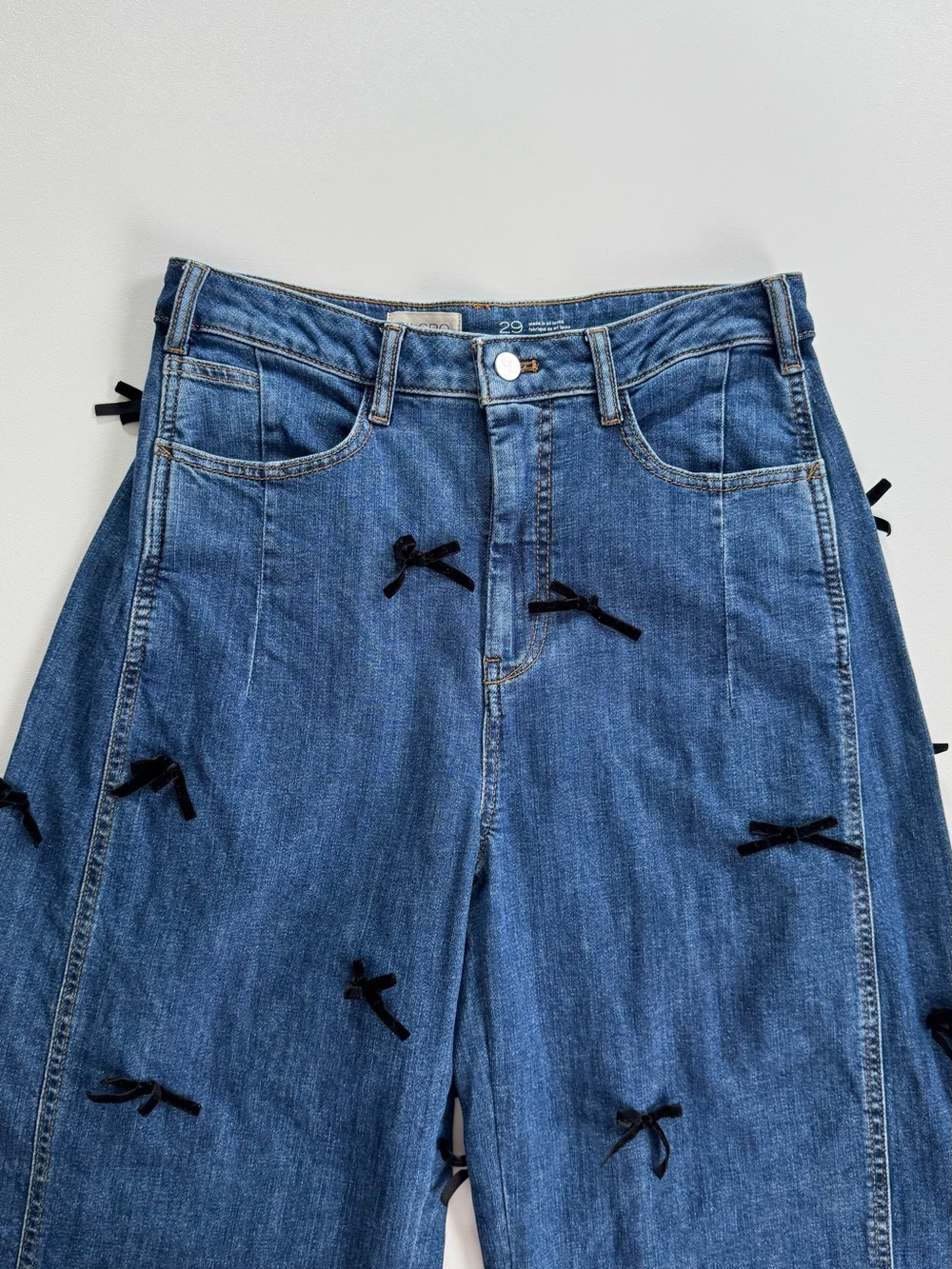 Anthropologie The Kenna Mid-Rise Heritage Barrel Jeans by Pilcro: Bow Edition 29 - Picture 5 of 11